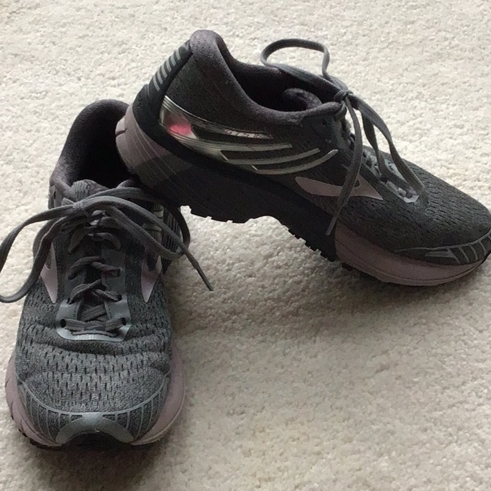 Brooks Adrenaline GTS 18 running shoes